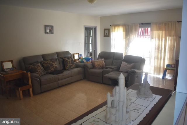9 CRYSTAL CT, Sicklerville, NJ 08081