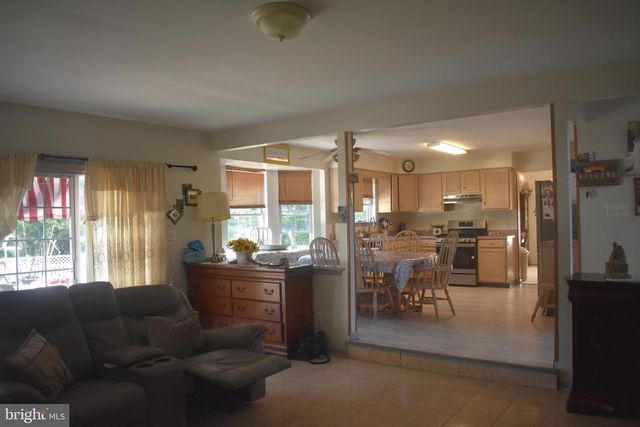 9 CRYSTAL CT, Sicklerville, NJ 08081