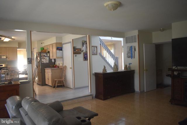 9 CRYSTAL CT, Sicklerville, NJ 08081