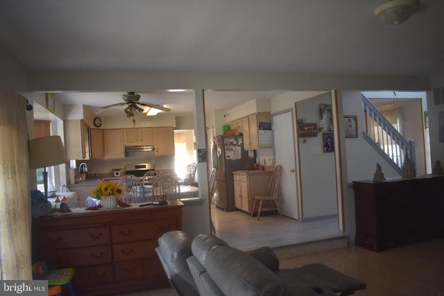 9 CRYSTAL CT, Sicklerville, NJ 08081