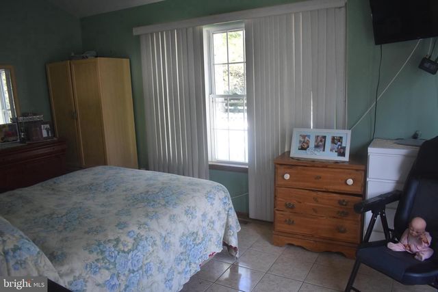 9 CRYSTAL CT, Sicklerville, NJ 08081