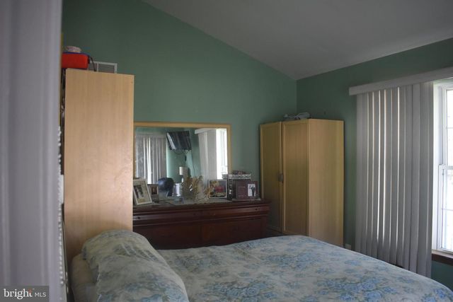 9 CRYSTAL CT, Sicklerville, NJ 08081