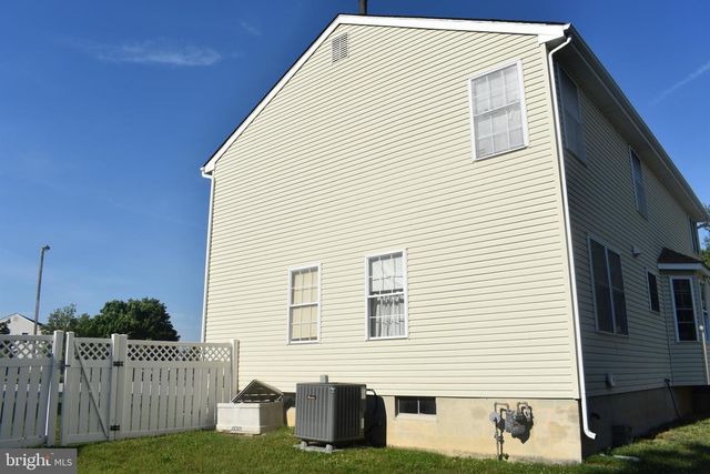 9 CRYSTAL CT, Sicklerville, NJ 08081