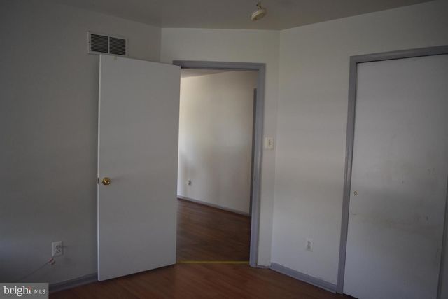 9 CRYSTAL CT, Sicklerville, NJ 08081
