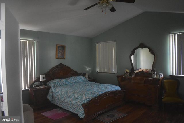 9 CRYSTAL CT, Sicklerville, NJ 08081