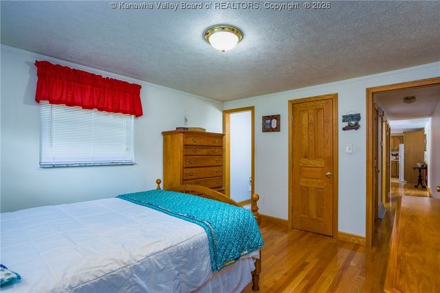 2316 Falcon Drive, Charleston, WV 25387