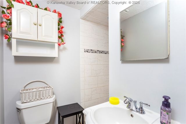 2316 Falcon Drive, Charleston, WV 25387