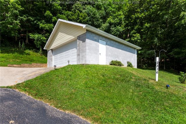 2316 Falcon Drive, Charleston, WV 25387