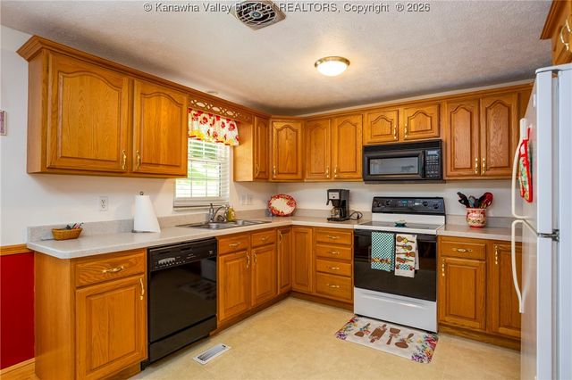 2316 Falcon Drive, Charleston, WV 25387