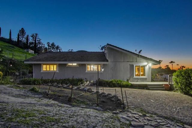 5012 Sleeping Indian Road, Fallbrook, CA 92028