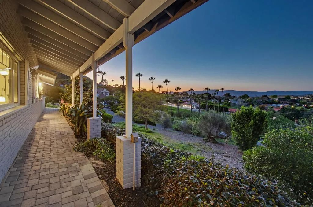 5012 Sleeping Indian Road, Fallbrook, CA 92028