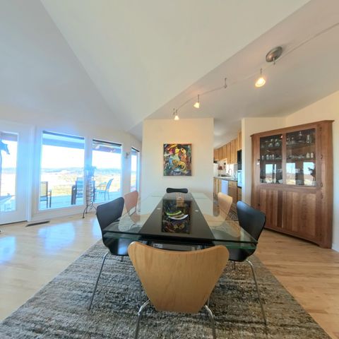 1028 Pin Oak Drive, Frankfort, KY 40601