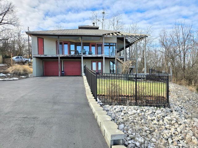 1028 Pin Oak Drive, Frankfort, KY 40601