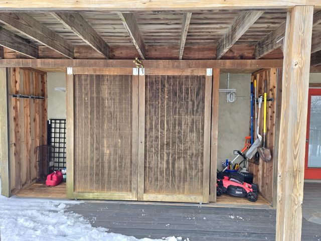 1028 Pin Oak Drive, Frankfort, KY 40601