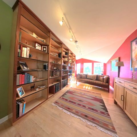 1028 Pin Oak Drive, Frankfort, KY 40601