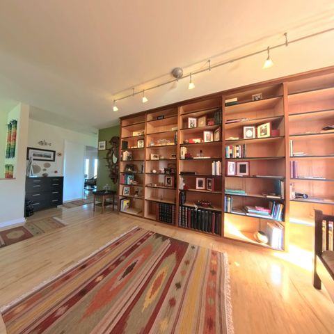 1028 Pin Oak Drive, Frankfort, KY 40601