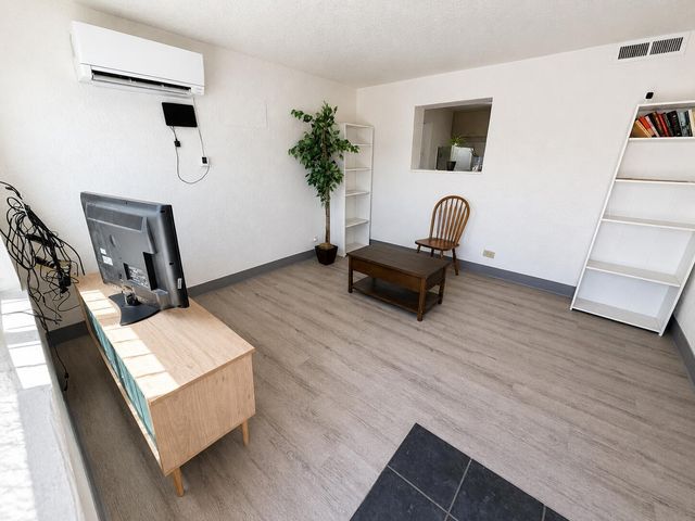 1709 Walter Street SE, Albuquerque, NM 87102
