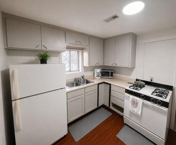 1709 Walter Street SE, Albuquerque, NM 87102