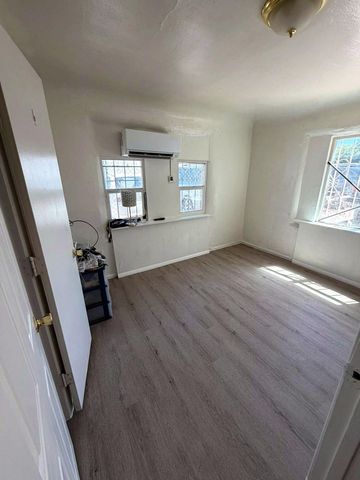 1709 Walter Street SE, Albuquerque, NM 87102