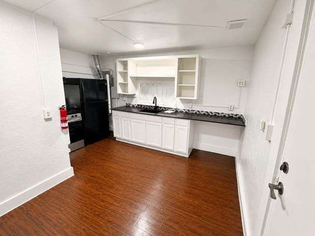 1709 Walter Street SE, Albuquerque, NM 87102