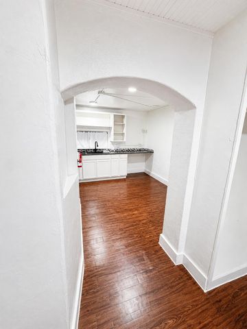 1709 Walter Street SE, Albuquerque, NM 87102
