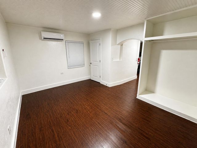 1709 Walter Street SE, Albuquerque, NM 87102