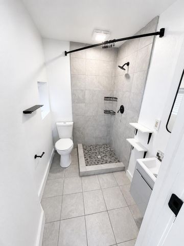 1709 Walter Street SE, Albuquerque, NM 87102