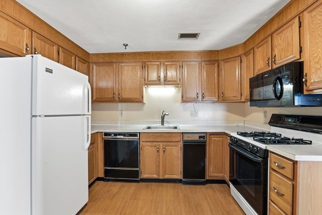 45 Christopher Dr 106, Methuen, MA 01844