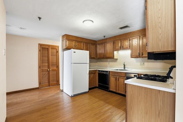 45 Christopher Dr 106, Methuen, MA 01844