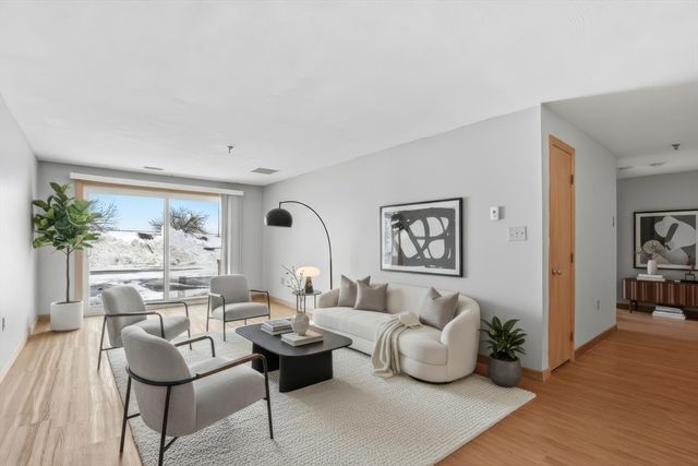 45 Christopher Dr 106, Methuen, MA 01844