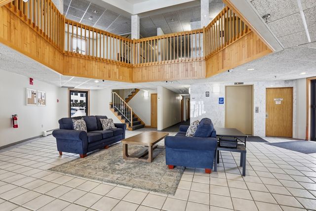 45 Christopher Dr 106, Methuen, MA 01844