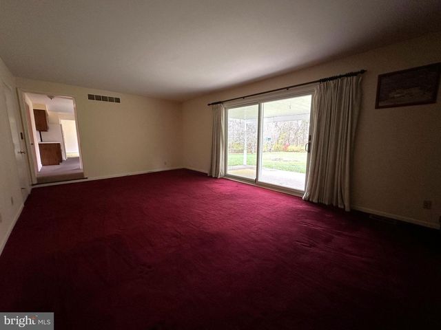 2004 EVERGREEN DR, Perkasie, PA 18944