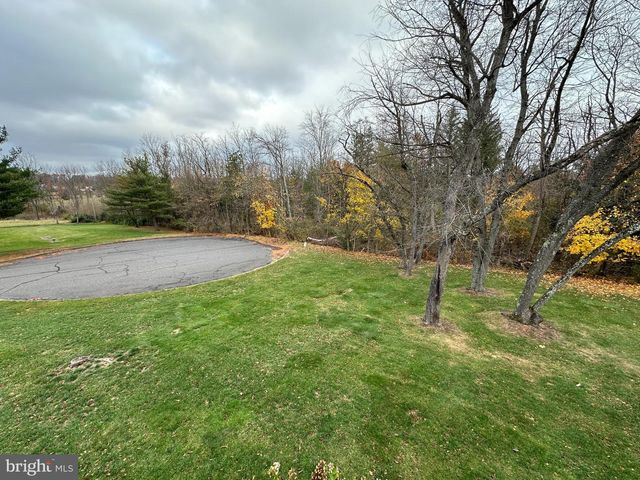 2004 EVERGREEN DR, Perkasie, PA 18944