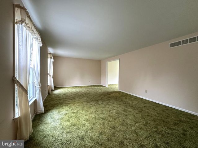 2004 EVERGREEN DR, Perkasie, PA 18944