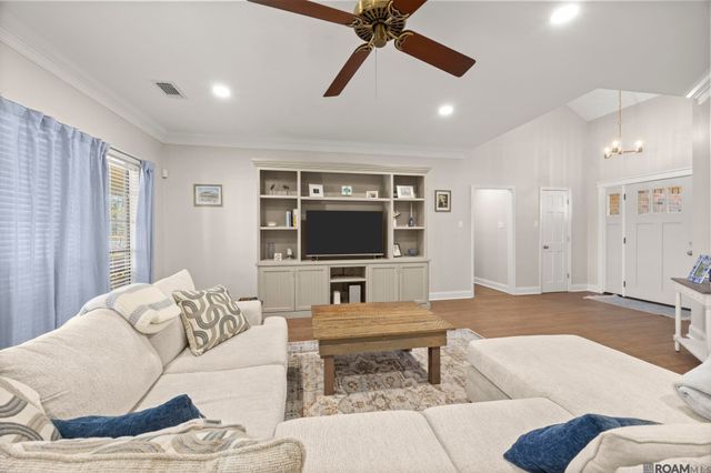 8110 Main St, Zachary, LA 70791