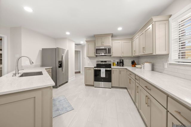 8110 Main St, Zachary, LA 70791