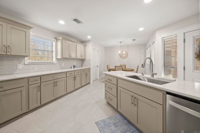 8110 Main St, Zachary, LA 70791