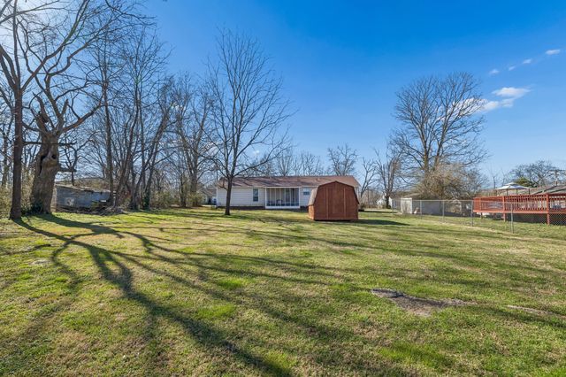 206 Central Ave, Chapel Hill, TN 37034