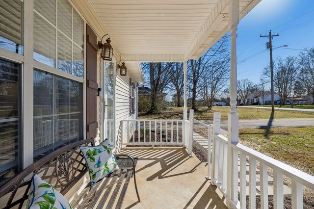 206 Central Ave, Chapel Hill, TN 37034