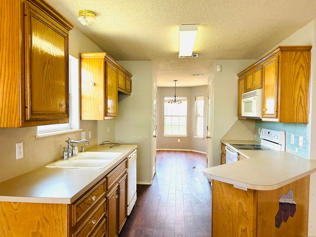 1440 77th Street, Lubbock, TX 79423