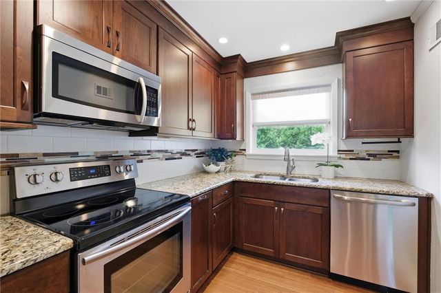 7420 CHEROKEE Drive, Prairie Village, KS 66208