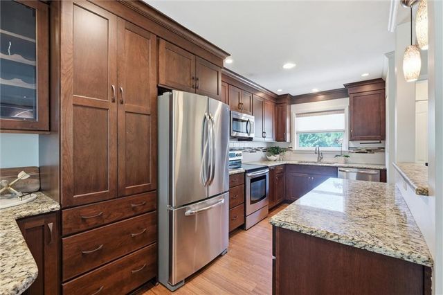 7420 CHEROKEE Drive, Prairie Village, KS 66208