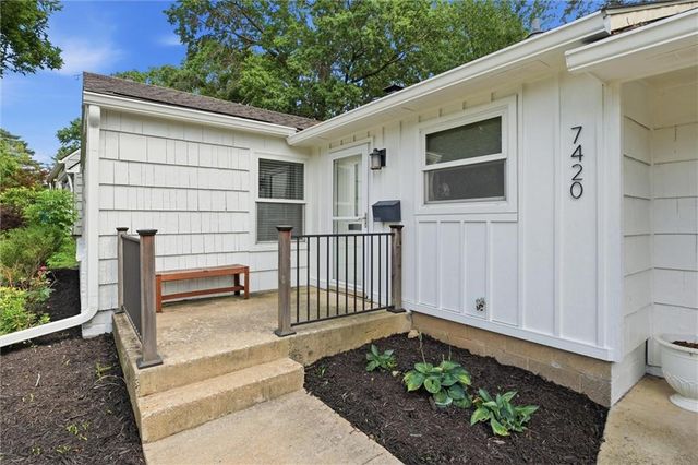 7420 CHEROKEE Drive, Prairie Village, KS 66208