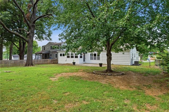 7420 CHEROKEE Drive, Prairie Village, KS 66208
