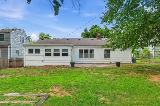 7420 CHEROKEE Drive, Prairie Village, KS 66208