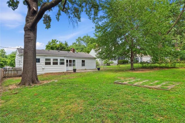 7420 CHEROKEE Drive, Prairie Village, KS 66208