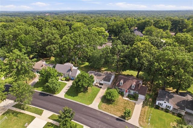 7420 CHEROKEE Drive, Prairie Village, KS 66208