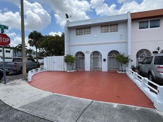 1820 W 72nd Place, Hialeah, FL 33014