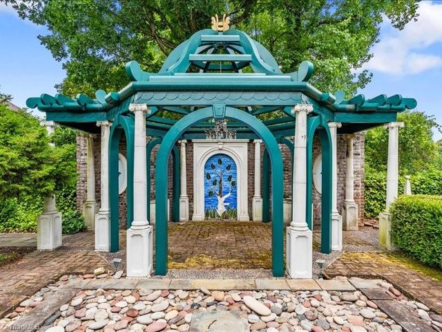 7 Clubview Court, Greensboro, NC 27410