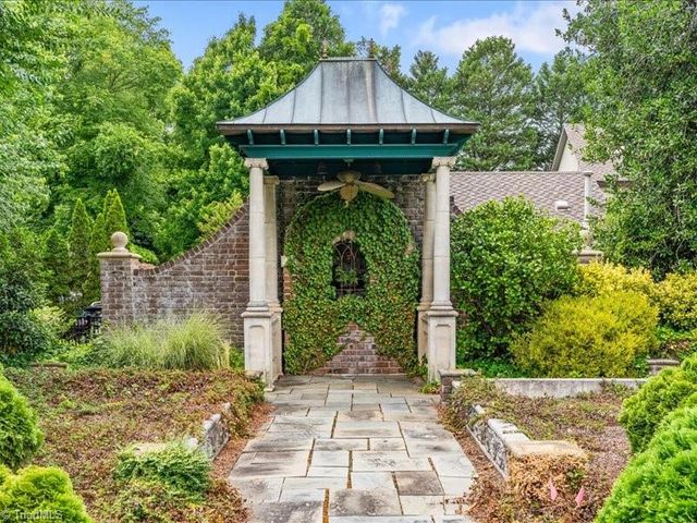 7 Clubview Court, Greensboro, NC 27410